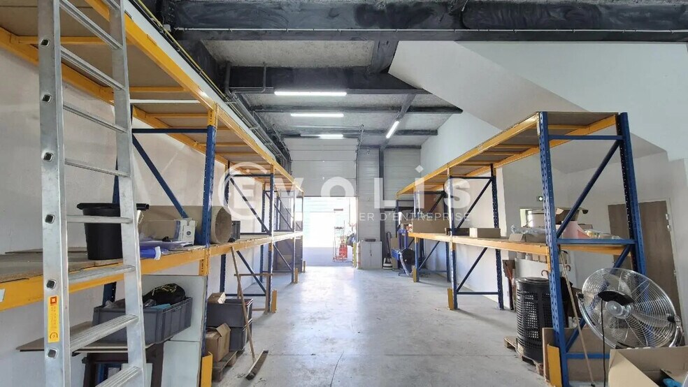 Local d’activités dans Chanteloup-en-Brie à louer - Photo intérieure – Image 1 sur 13