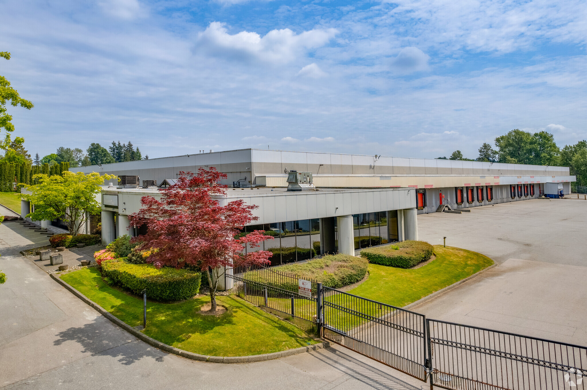 7260 Winston St, Burnaby, BC à louer Photo de l’immeuble– Image 1 sur 9
