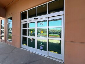 17051 Sierra Lakes Pky, Fontana, CA à louer Photo intérieure– Image 2 sur 11