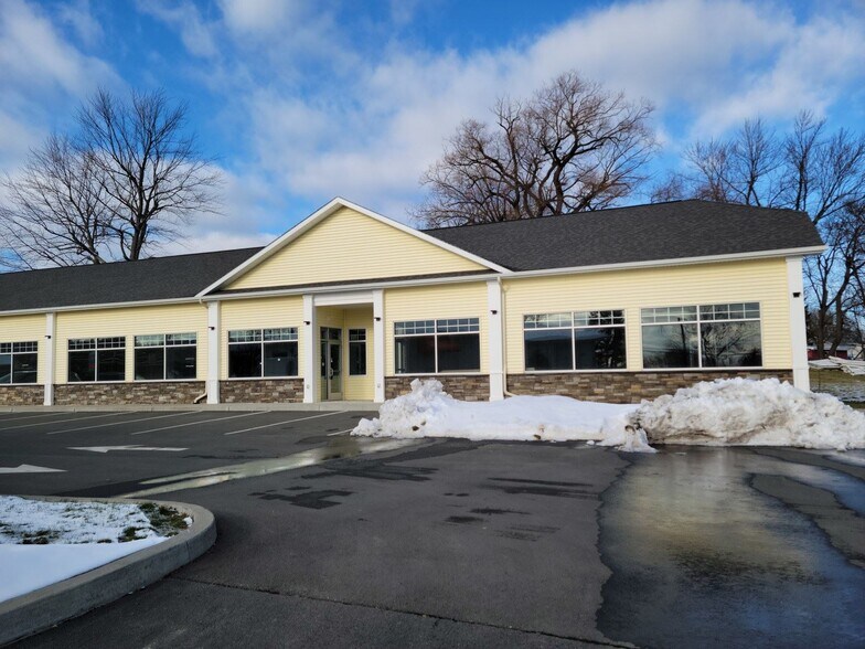 1097 New Loudon Rd, Cohoes, NY à vendre - Photo de l’immeuble – Image 3 sur 15