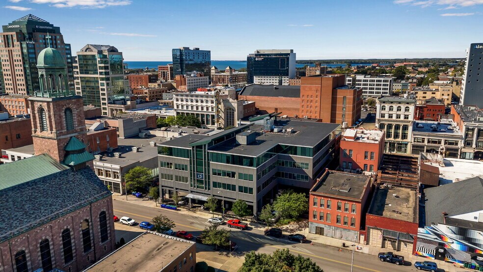 665 Main St, Buffalo, NY à louer - Photo de l’immeuble – Image 3 sur 46