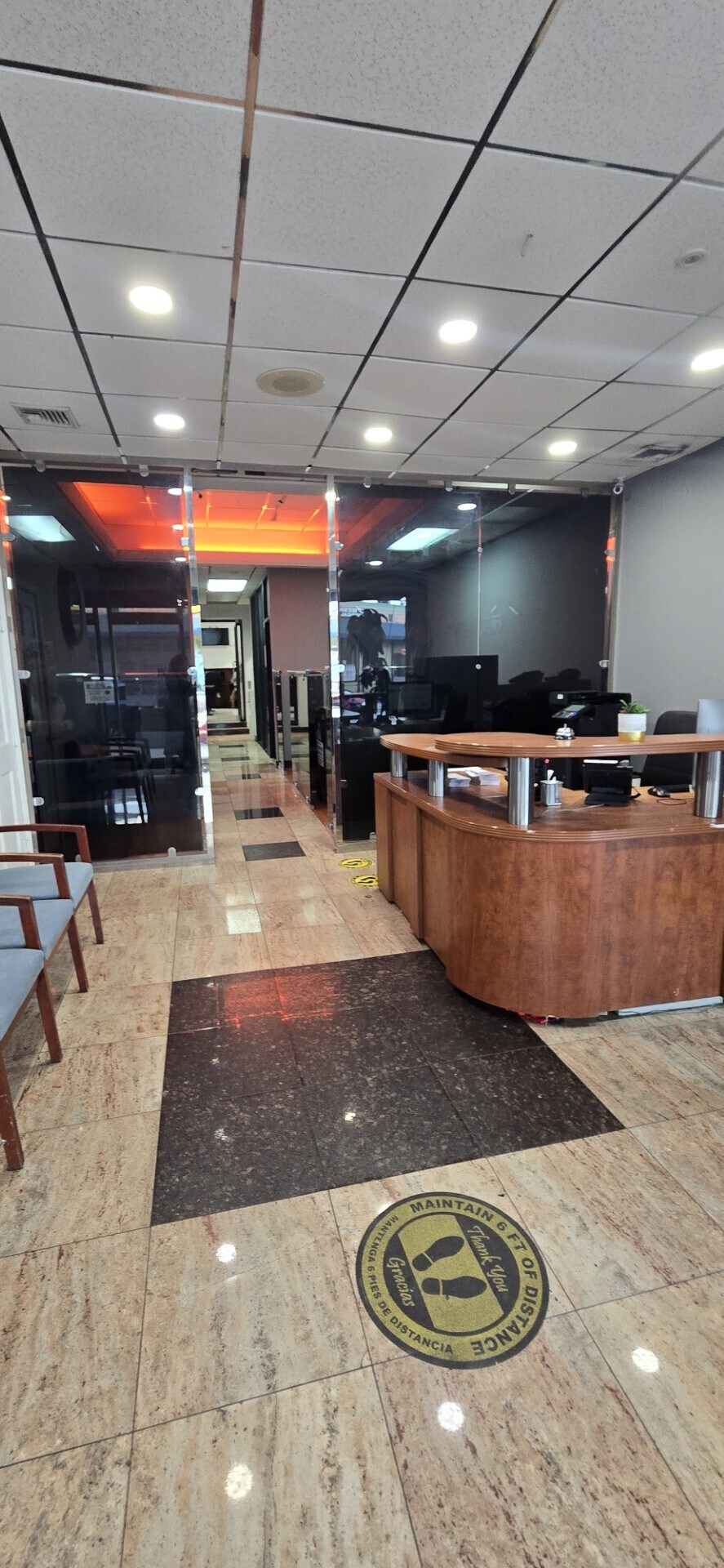 9215 Roosevelt Ave, Jackson Heights, NY à louer Photo principale– Image 1 sur 9