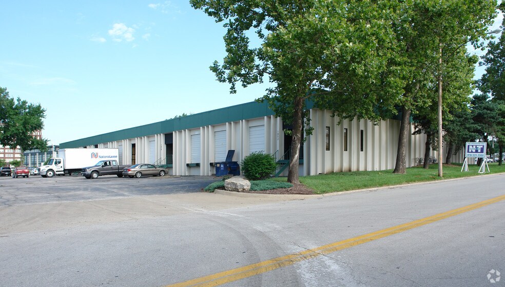 1952-1986 Linn St, North Kansas City, MO à louer - Photo de l’immeuble – Image 3 sur 8