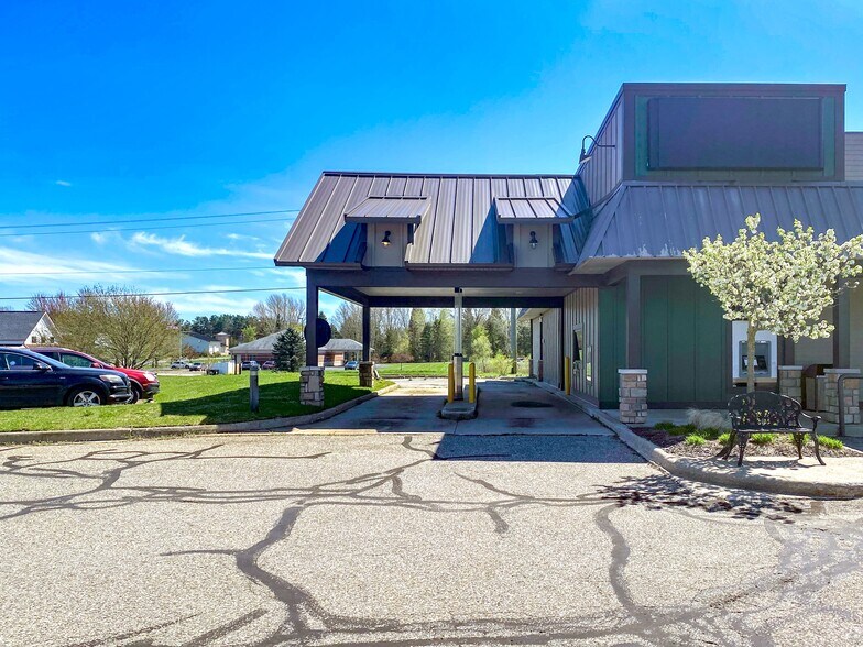 10049 Buchanan Rd, Stanwood, MI à louer - Photo de l’immeuble – Image 3 sur 4