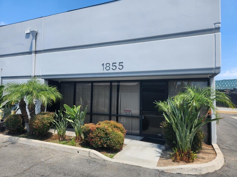 1855 S Santa Cruz St, Anaheim, CA à louer - Photo de l’immeuble – Image 2 sur 23