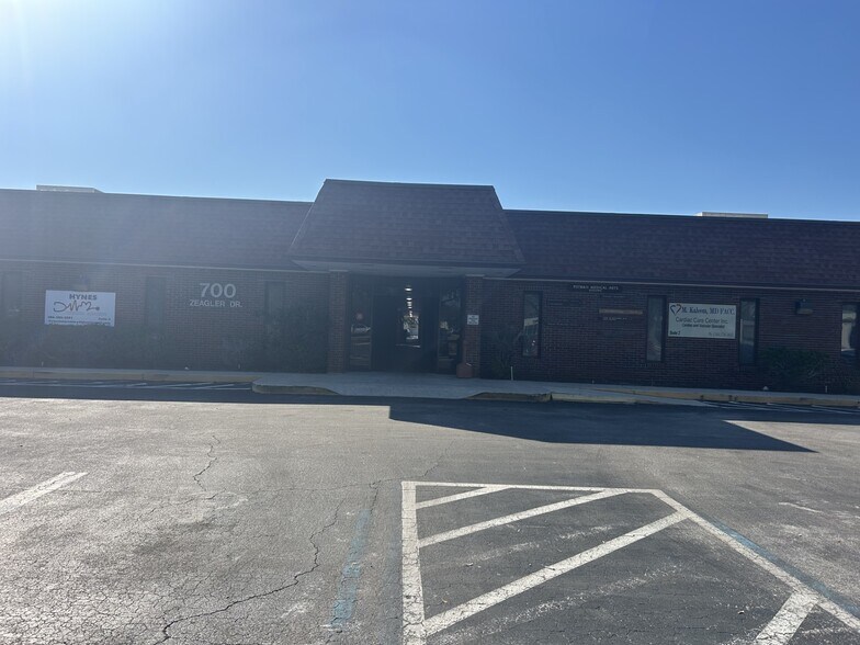 (Suite 8) Zeagler Dr, Palatka, FL à louer - Photo de l’immeuble – Image 1 sur 9