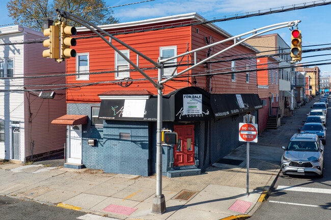 Plus de détails pour 147 Avenue E, Bayonne, NJ - Local commercial aux enchères