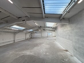 10-10A Leyland Mill Ln, Wigan à louer Photo intérieure– Image 1 sur 2