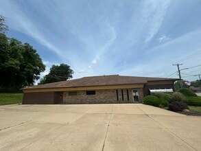 223 N Main St, Rittman, OH à louer Photo de l’immeuble– Image 1 sur 27
