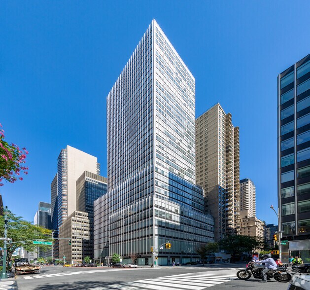 747 Third Ave, New York, NY à louer - Photo de l’immeuble – Image 2 sur 16
