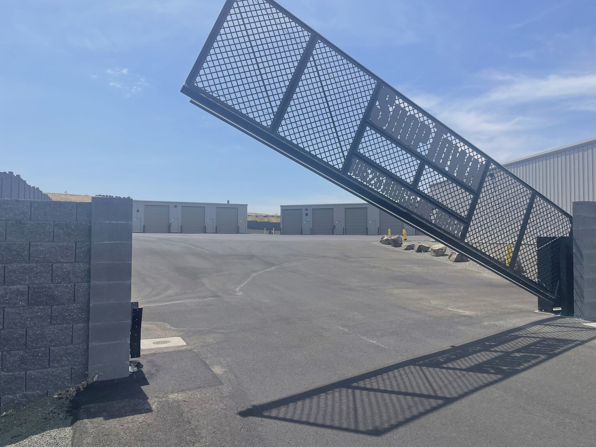 10525 Ridgeline Dr, Kennewick, WA à louer Photo de l’immeuble– Image 1 sur 8