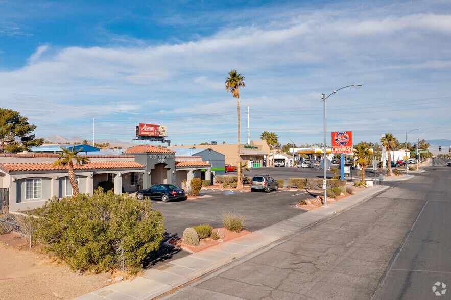 2545 S Torrey Pines Dr, Las Vegas, NV à vendre - Photo de l’immeuble – Image 3 sur 33