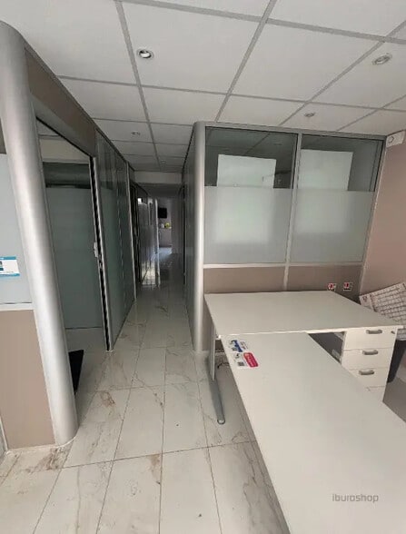 Local commercial dans Paris à louer - Photo de l’immeuble – Image 1 sur 8