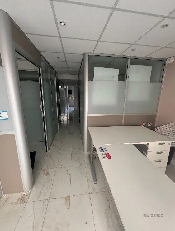 Local commercial dans Paris à louer Photo de l’immeuble– Image 1 sur 9