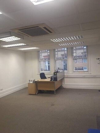 Plus de détails pour 7-11 Cross St, Reading - Bureau à louer