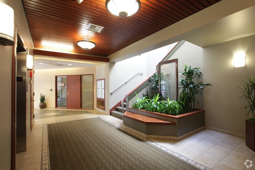 320 Andover Park E, Tukwila, WA à louer - Photo de l’immeuble – Image 2 sur 2