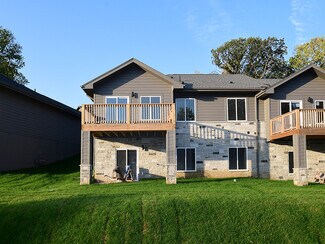 Plus de détails pour 1605 Jefferson Ct, Bellevue, NE - Logement à vendre