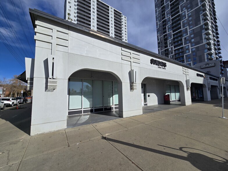 12060 Jasper Av NW, Edmonton, AB à louer - Photo de l’immeuble – Image 1 sur 3