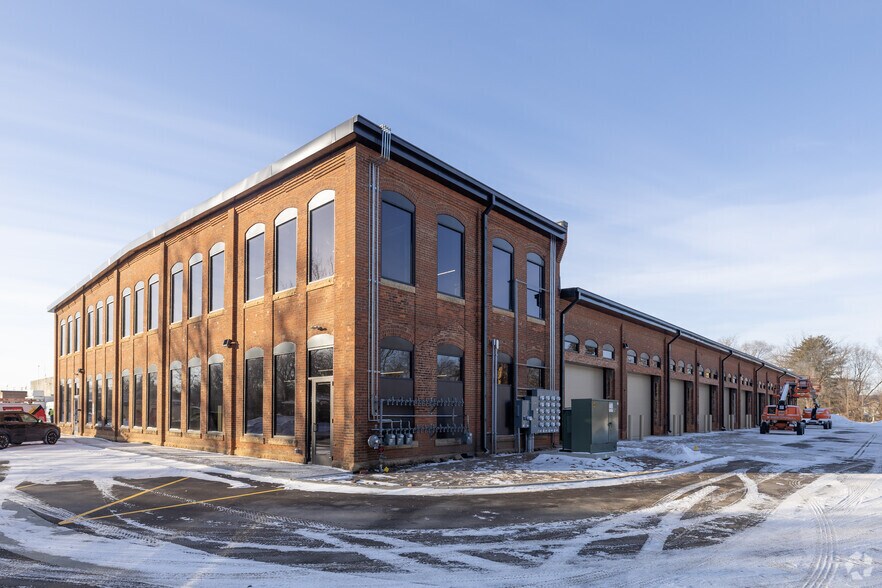 207 Monroe St N, Hudson, WI à vendre - Photo de l’immeuble – Image 3 sur 14