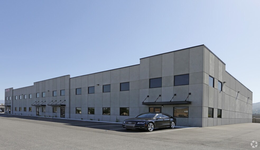120 N Redwood Rd, North Salt Lake, UT à louer - Photo principale – Image 1 sur 15