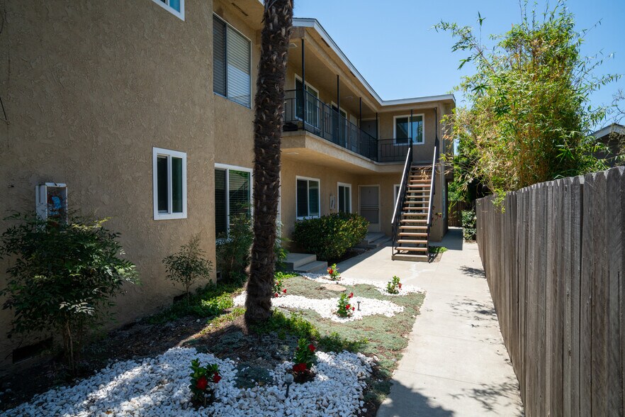 3700 E 4th St, Long Beach, CA à vendre - Photo de l’immeuble – Image 3 sur 12