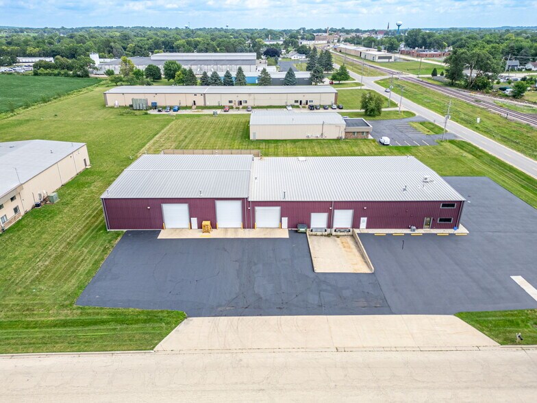 525 Chippewa Rd, Harvard, IL à vendre - Photo de l’immeuble – Image 3 sur 49