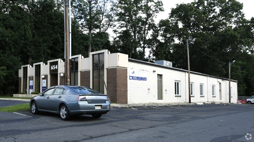 654 Newman Springs Rd, Lincroft, NJ à louer - Photo de l’immeuble – Image 3 sur 4