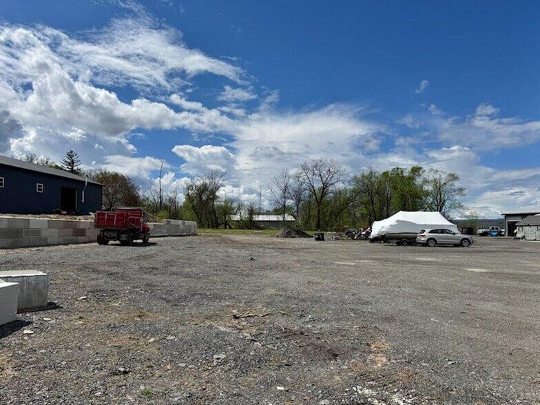 13 Mission Land Rd, Pine Island, NY à louer - Photo de l’immeuble – Image 3 sur 7