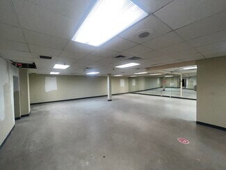 Plus de détails pour 11940 Metropolitan Ave, Kew Gardens, NY - Logement à vendre