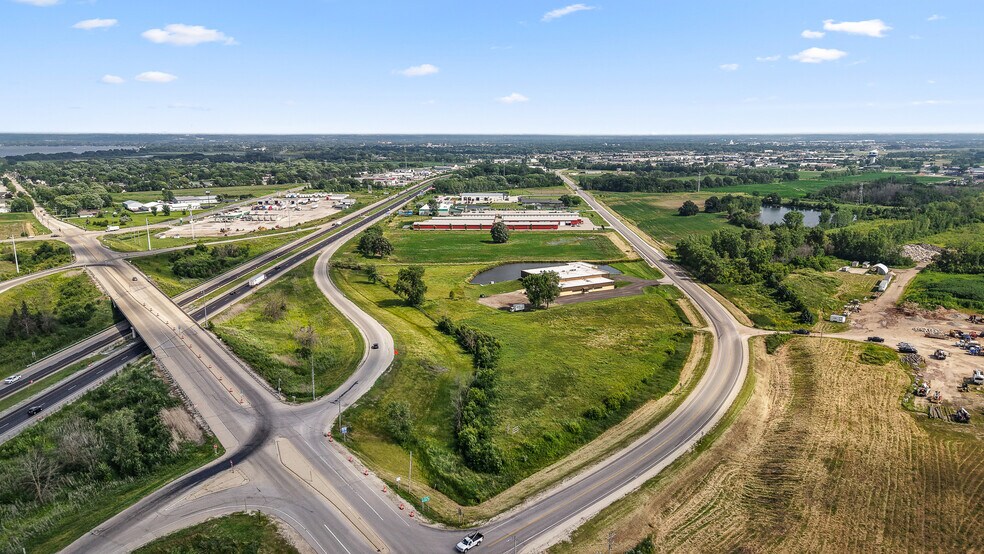 560 Rolling Meadows, Fond Du Lac, WI à vendre - Photo de l’immeuble – Image 3 sur 75