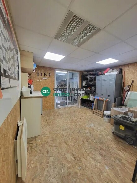 Local d’activités dans Écouflant à louer - Photo de l’immeuble – Image 3 sur 7