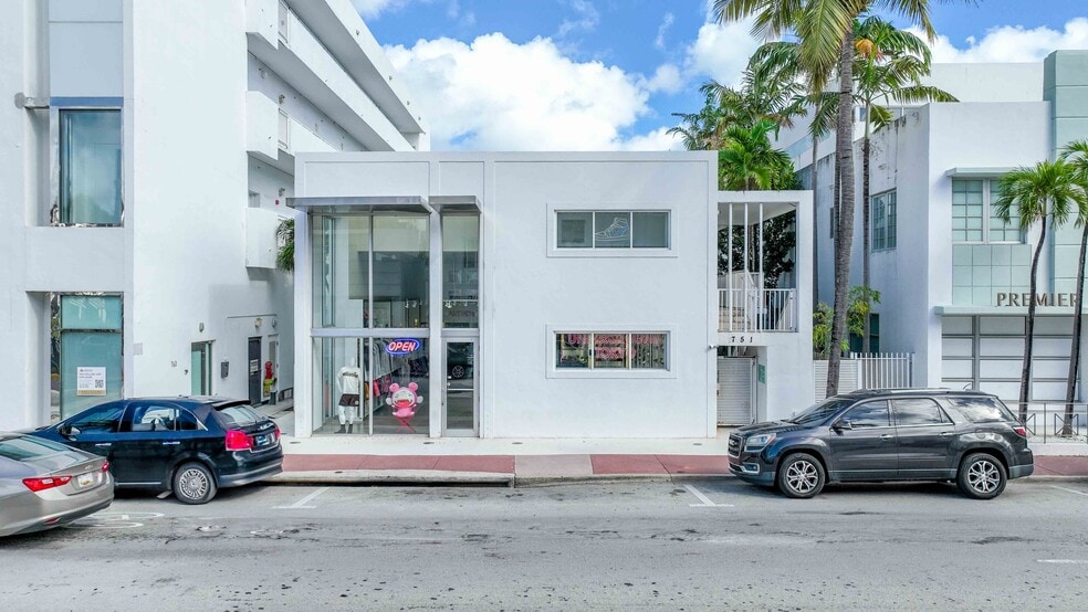 751 Collins Ave, Miami Beach, FL à vendre - Photo de l’immeuble – Image 2 sur 12
