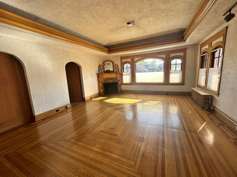527 S Arlington Ave, Reno, NV à louer - Photo de l’immeuble – Image 3 sur 27