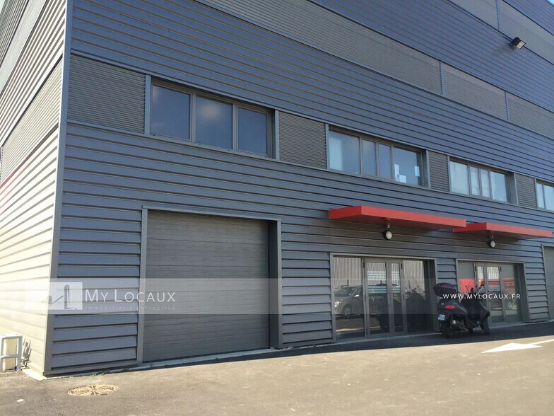 Local d’activités dans Villeneuve-la-Garenne à louer - Photo de l’immeuble – Image 2 sur 6
