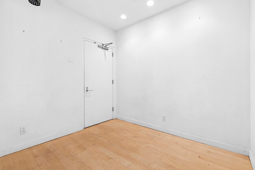 534 W 42nd St, New York, NY à vendre - Photo de l’immeuble – Image 2 sur 8