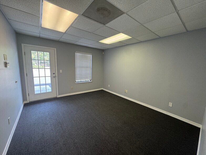 4243 Sunbeam Rd, Jacksonville, FL à louer - Photo de l’immeuble – Image 3 sur 14