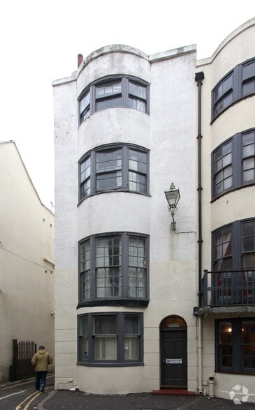 74 Middle St, Brighton à vendre - Photo de l’immeuble – Image 2 sur 2