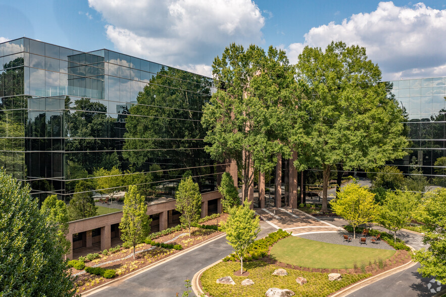 200 Ashford Ctr N, Atlanta, GA à louer - Photo de l’immeuble – Image 1 sur 25