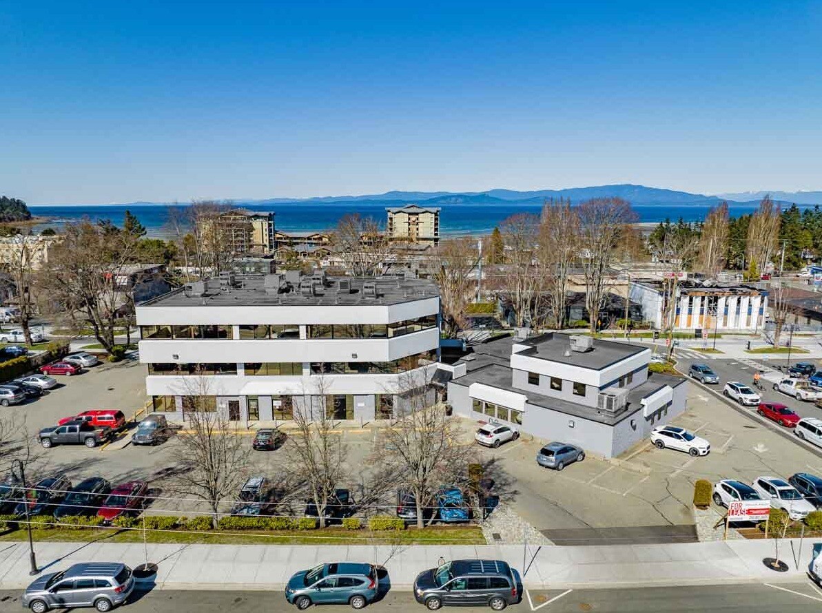 154 Memorial Av, Parksville, BC à louer Photo principale– Image 1 sur 5