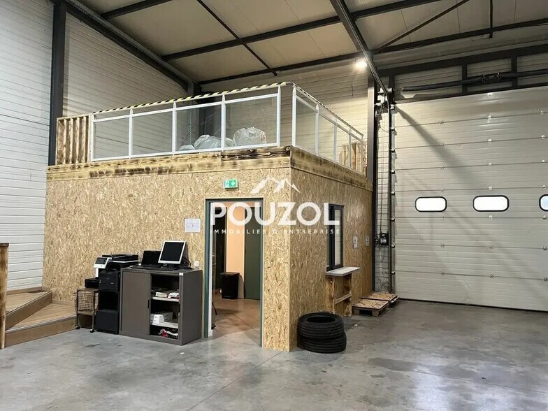 Local d’activités dans Aubière à louer - Photo de l’immeuble – Image 3 sur 11