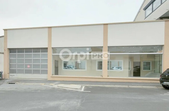 Plus de détails pour Local d'activités à louer