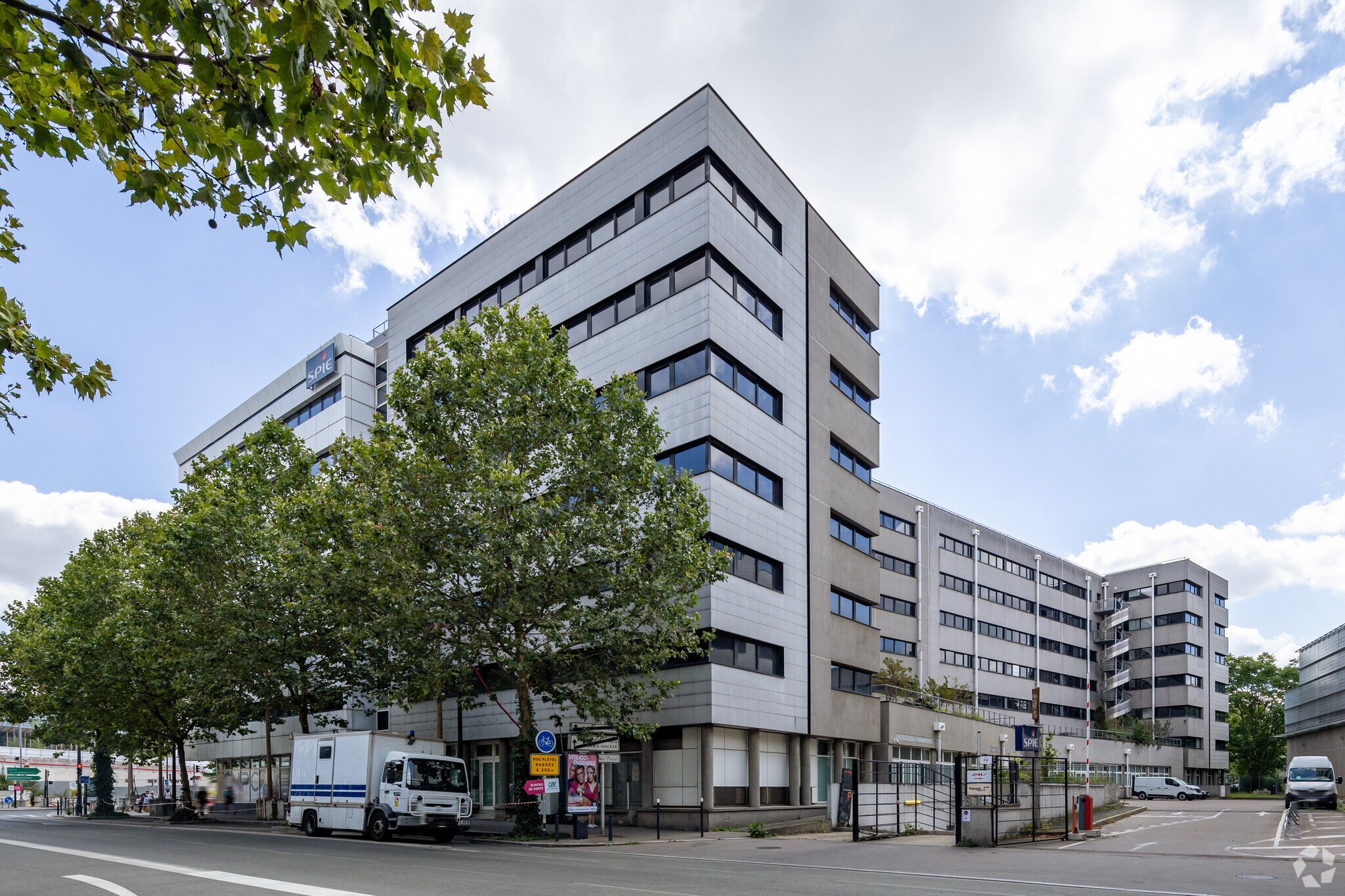 Bureau dans Saint-Denis à louer Photo principale– Image 1 sur 4