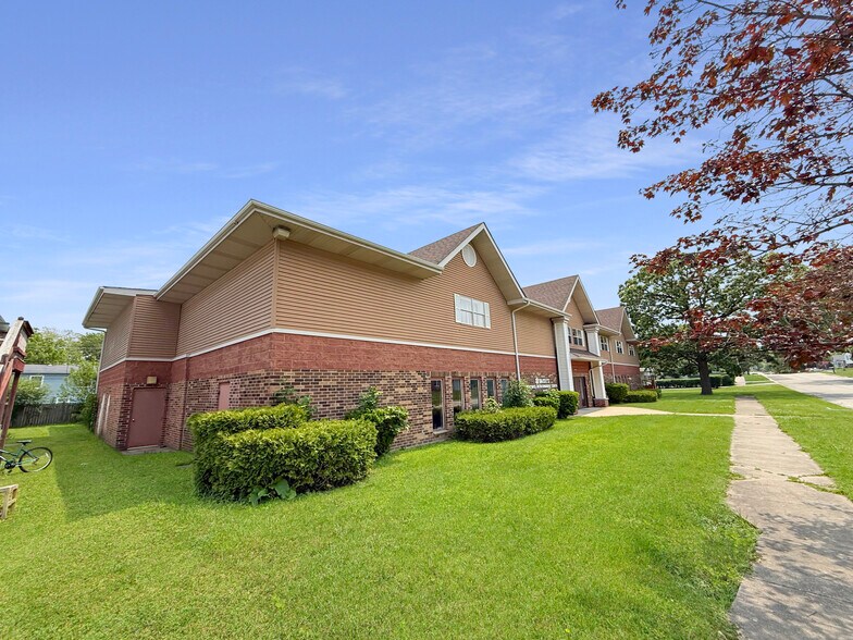 1919 Sherman Ave, North Chicago, IL à vendre - Photo de l’immeuble – Image 2 sur 18