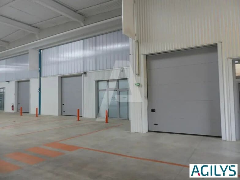 Local d’activités dans Palaiseau à louer - Photo intérieure – Image 2 sur 8