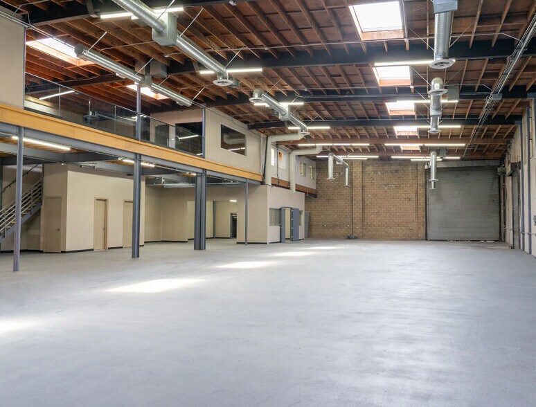 1900 E 7th Pl, Los Angeles, CA à louer - Photo de l’immeuble – Image 3 sur 14