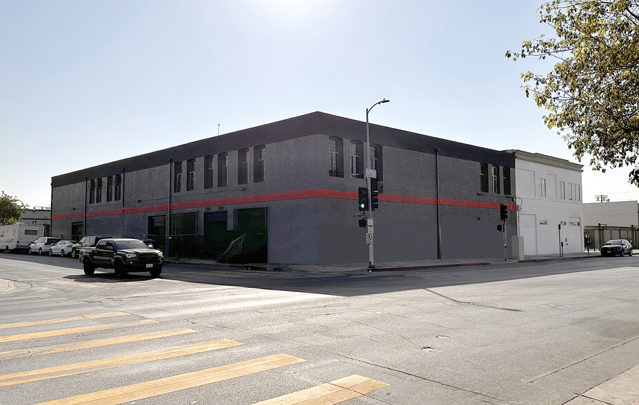 901 E 8th St, Los Angeles, CA à louer - Photo de l’immeuble – Image 1 sur 4