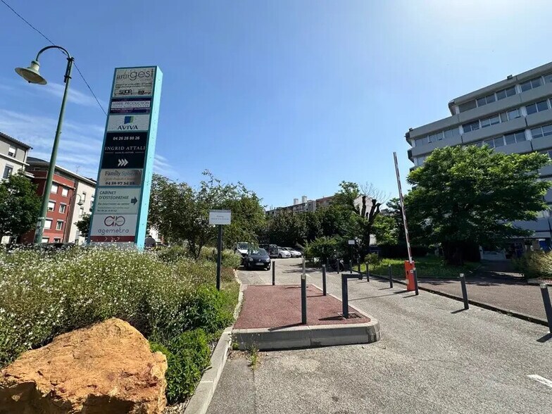 Bureau dans Tassin-la-Demi-Lune à vendre - Photo de l’immeuble – Image 3 sur 6