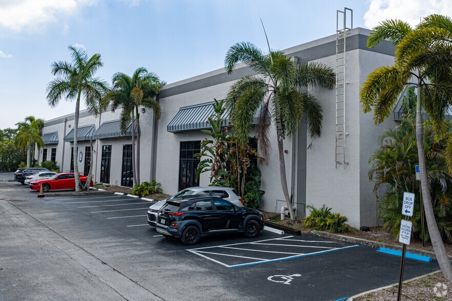 Lauderhill Commerce Center portefeuille de 2 biens à vendre sur LoopNet.fr - Photo principale – Image 2 sur 2