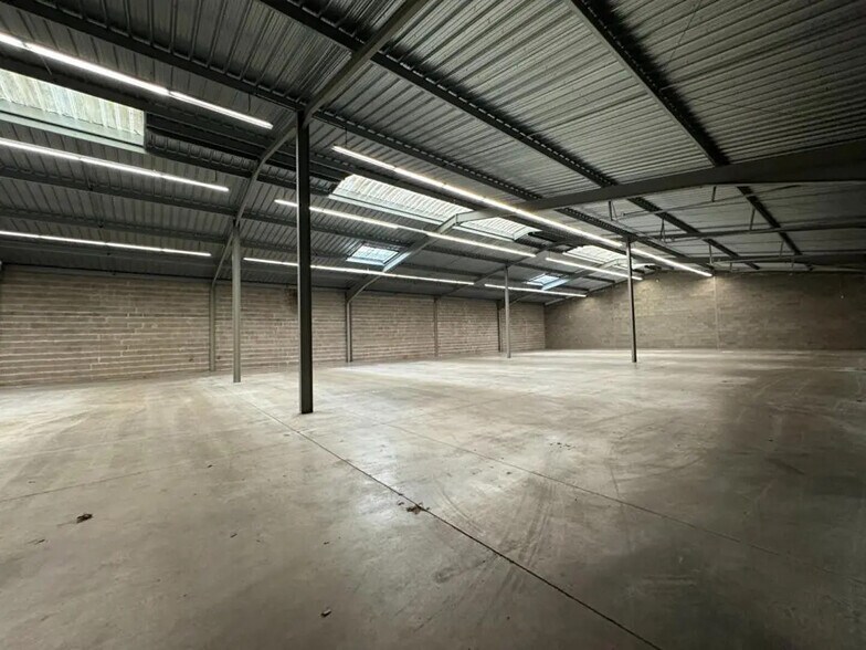 Industriel/Logistique dans Tours à vendre - Photo de l’immeuble – Image 2 sur 9