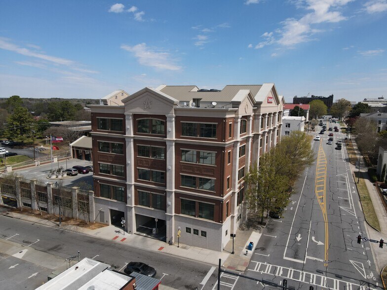 150 W Hancock Ave, Athens, GA à louer - Photo de l’immeuble – Image 3 sur 4